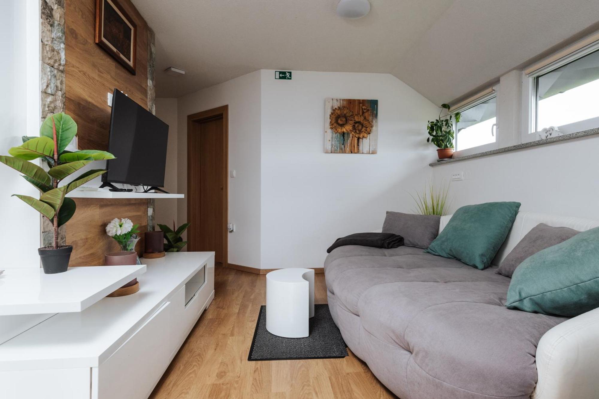 Tanja S Holiday Home In Nature With Sauna And Hot Tub Gorica pri Slivnici Extérieur photo